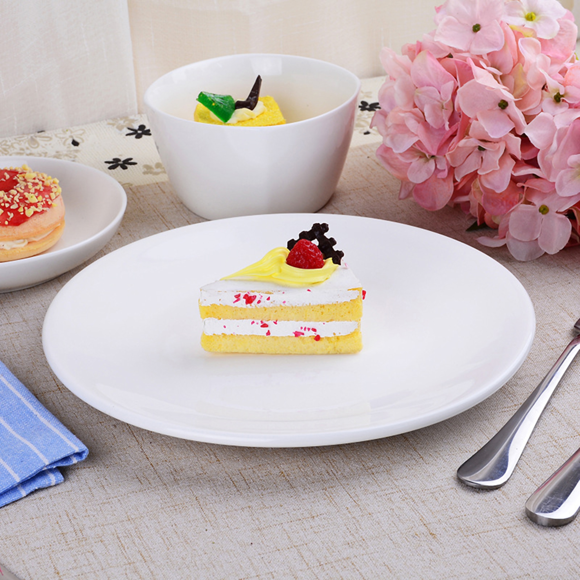 White Ceramic Dinner Plates 3