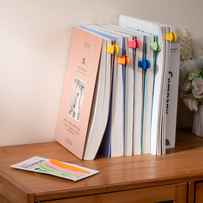 Smart Silicone Bookmark Holder With Clip 1