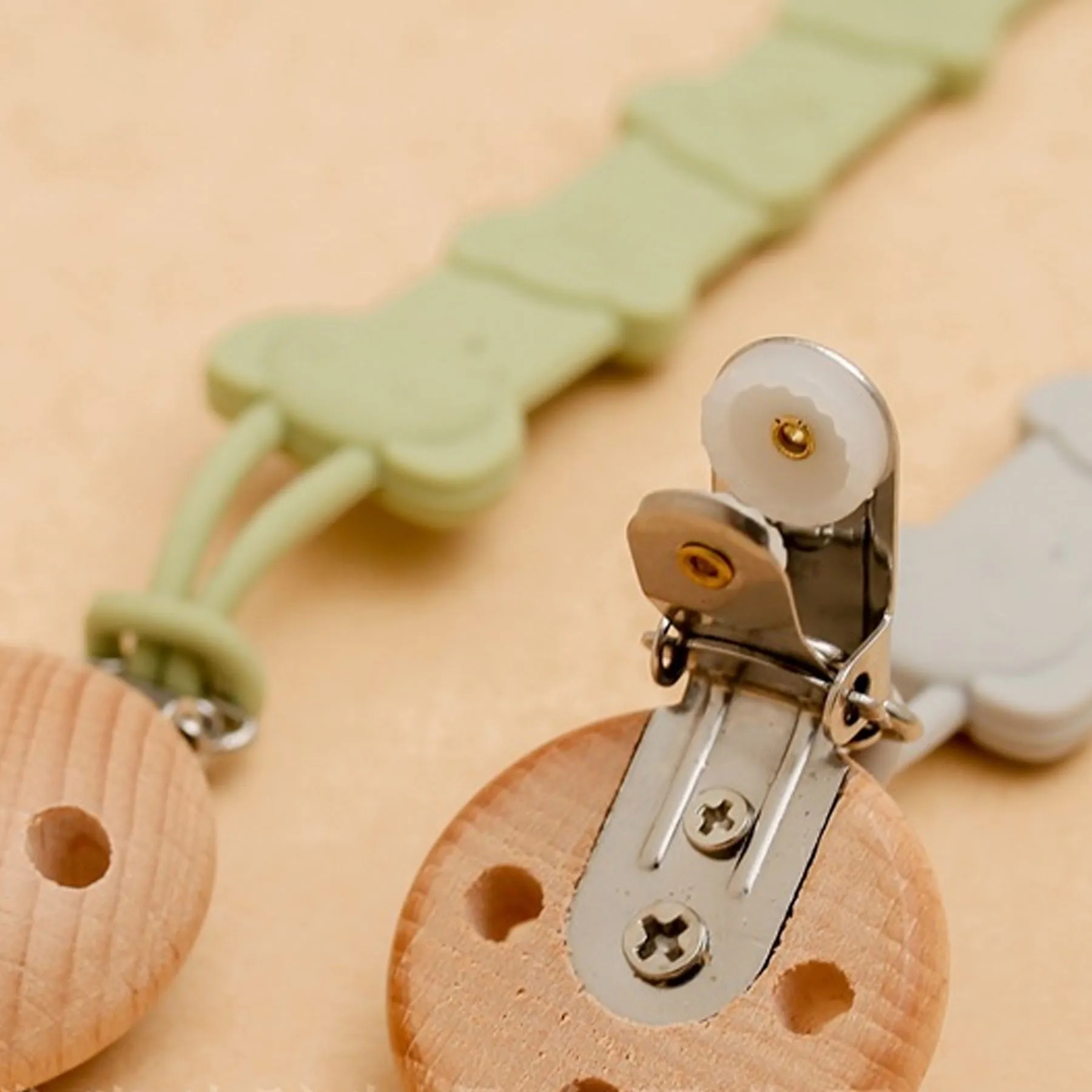 Beech Three Hole Pacifier Chain 4