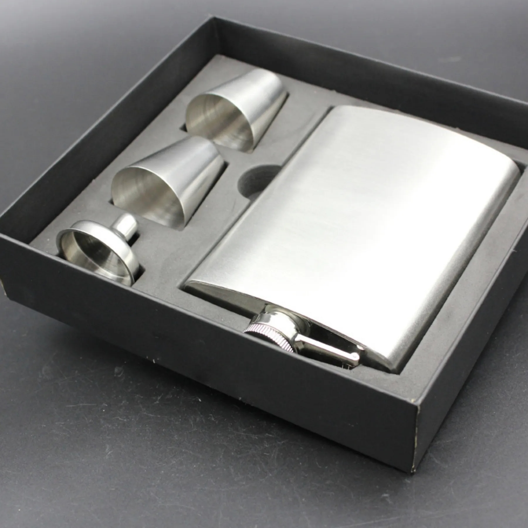 8 Oz Hip Flask Set 2