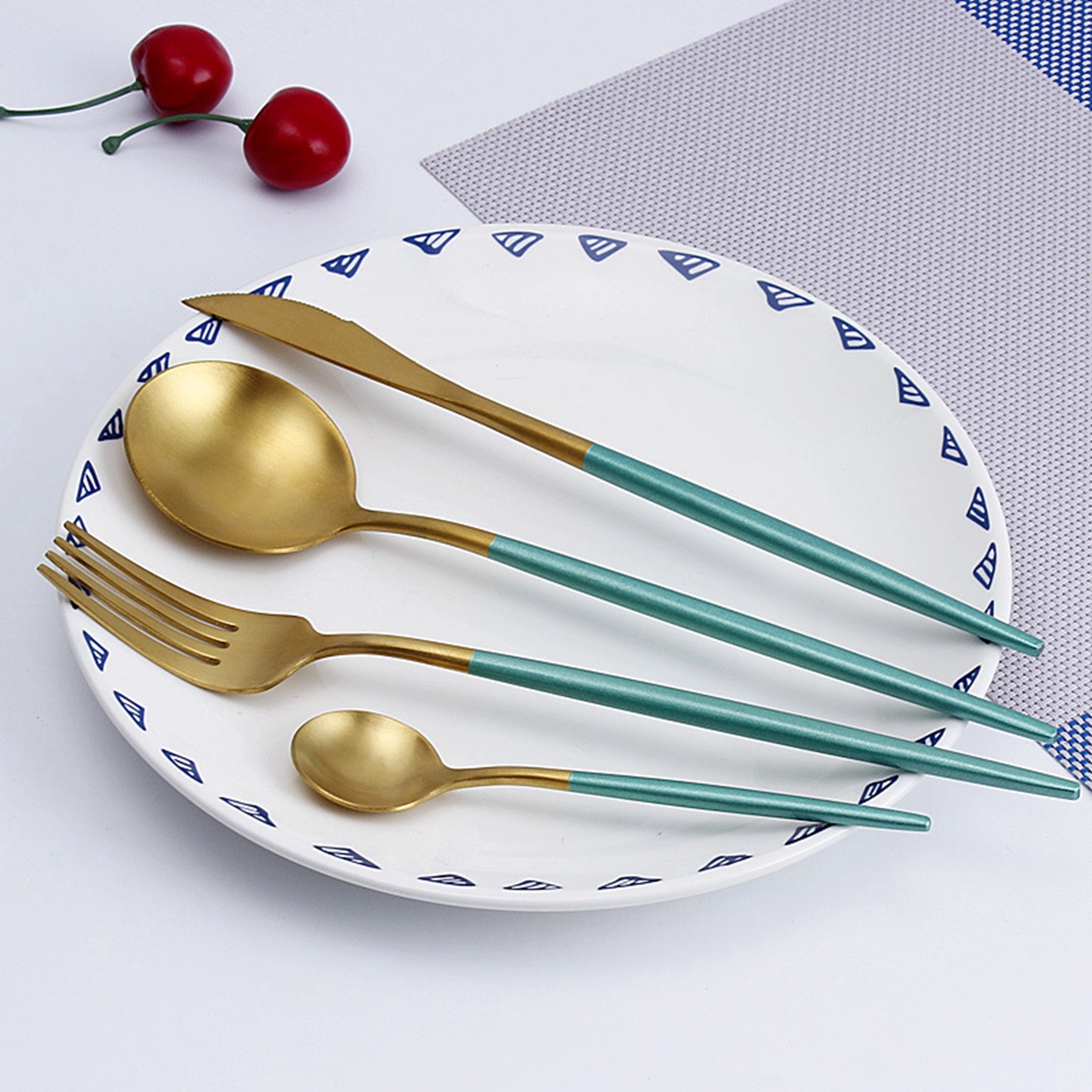 Stainless Steel Cutlery Set with Colorful Handle 18