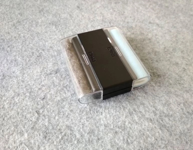 Computer Cleaner/cleaning brush and wipe in one 1