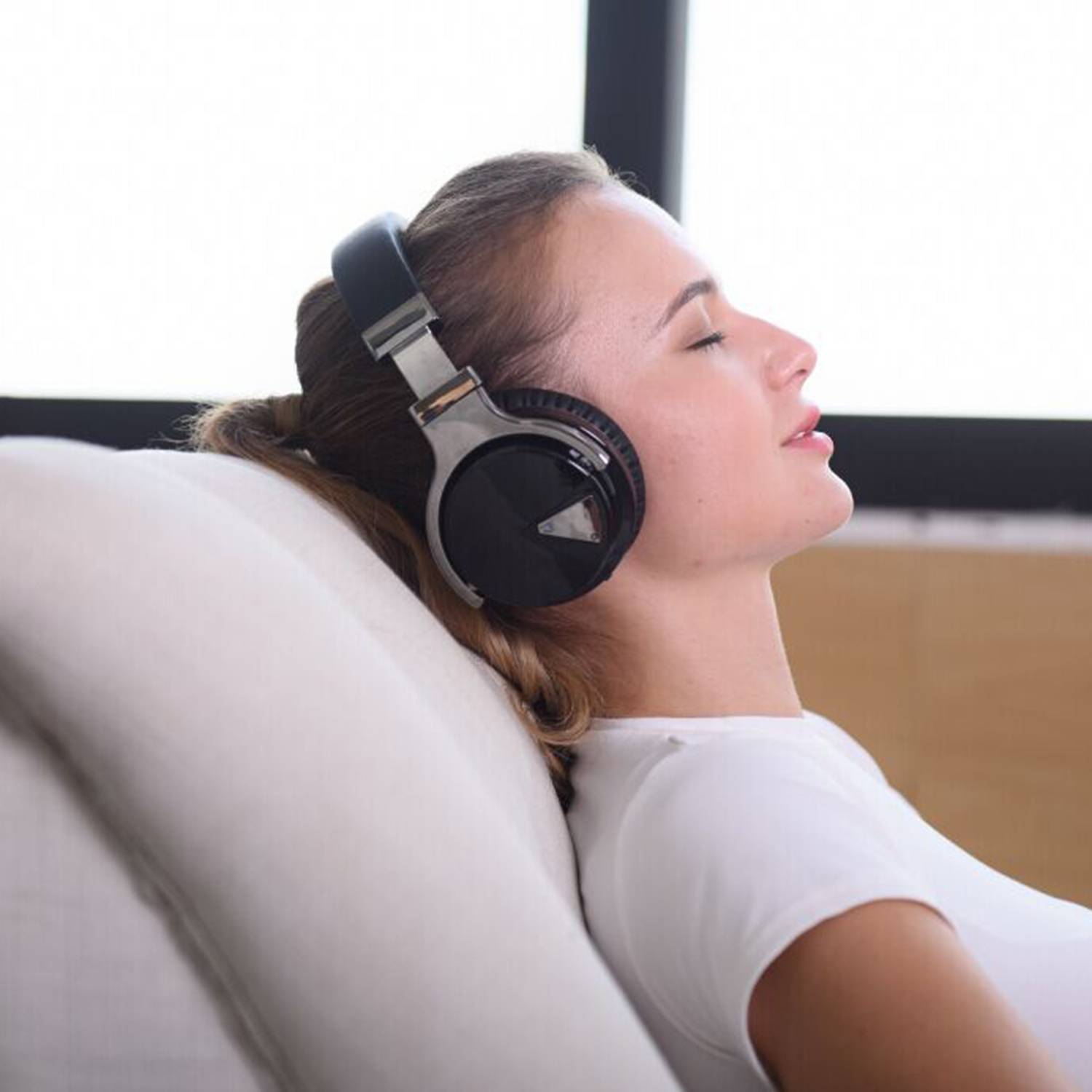 Over-Ear Wireless Headphone 6