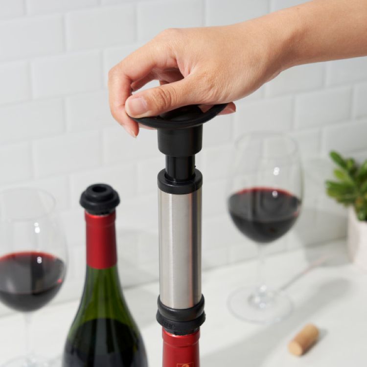 True® Preserve™: Vacuum Pump & Stopper Set 8
