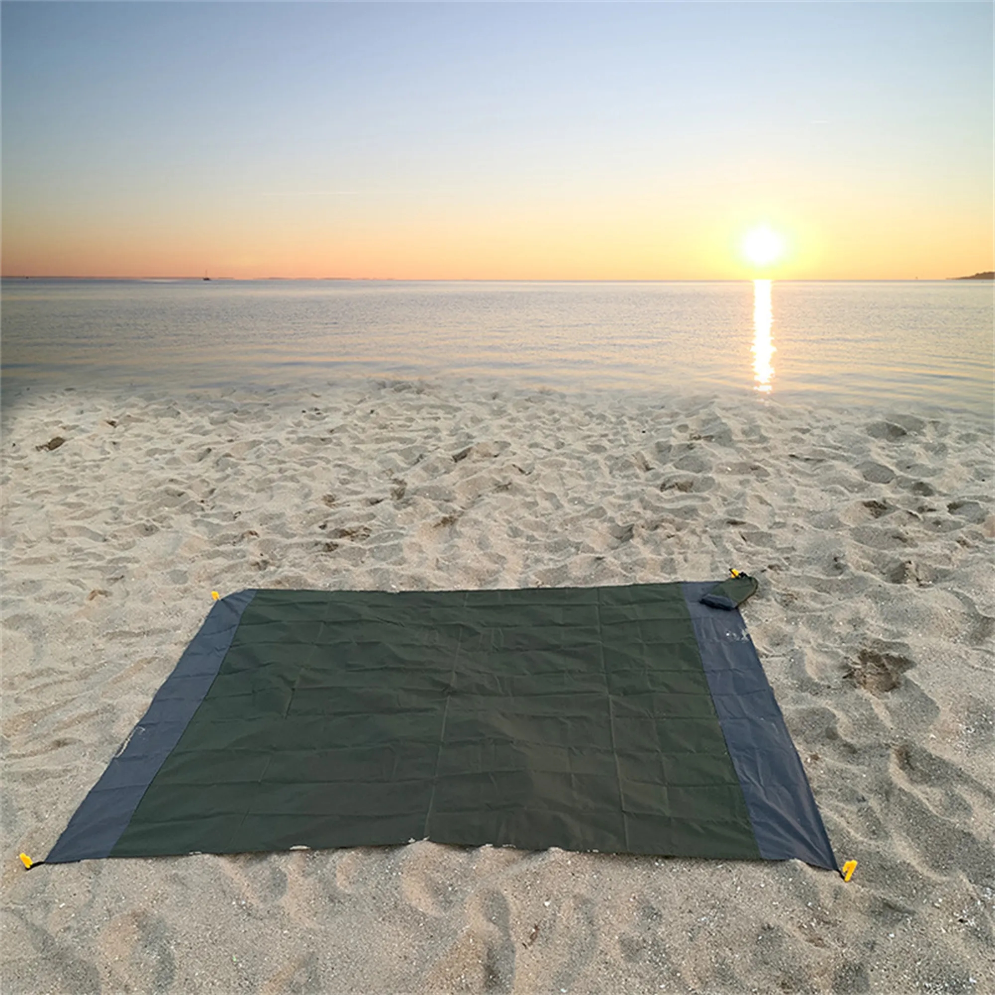 Waterproof Sandproof Foldable Beach Blanket Mat 3