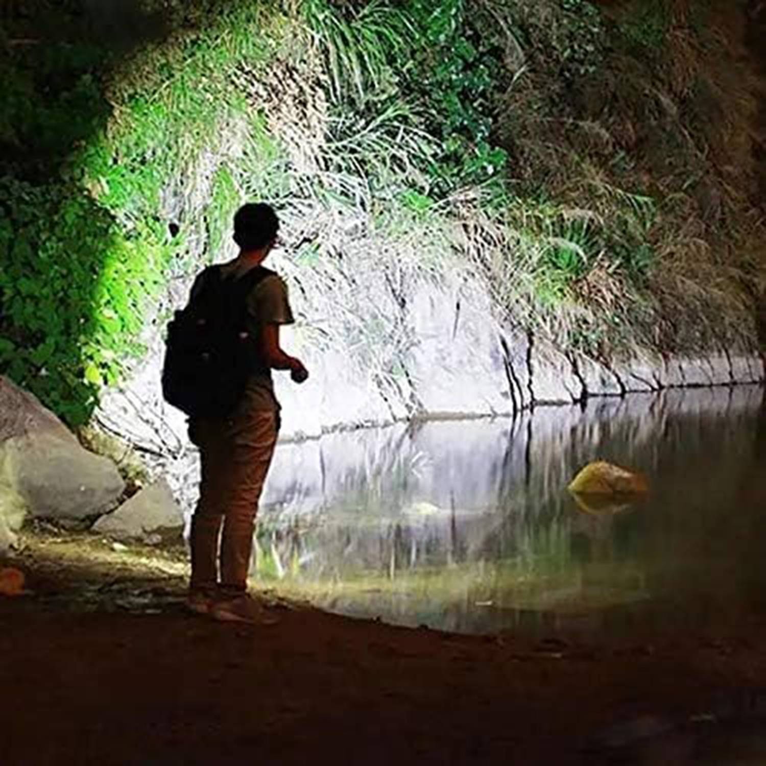 USB Rechargeable Outdoor Mini Flashlight 7