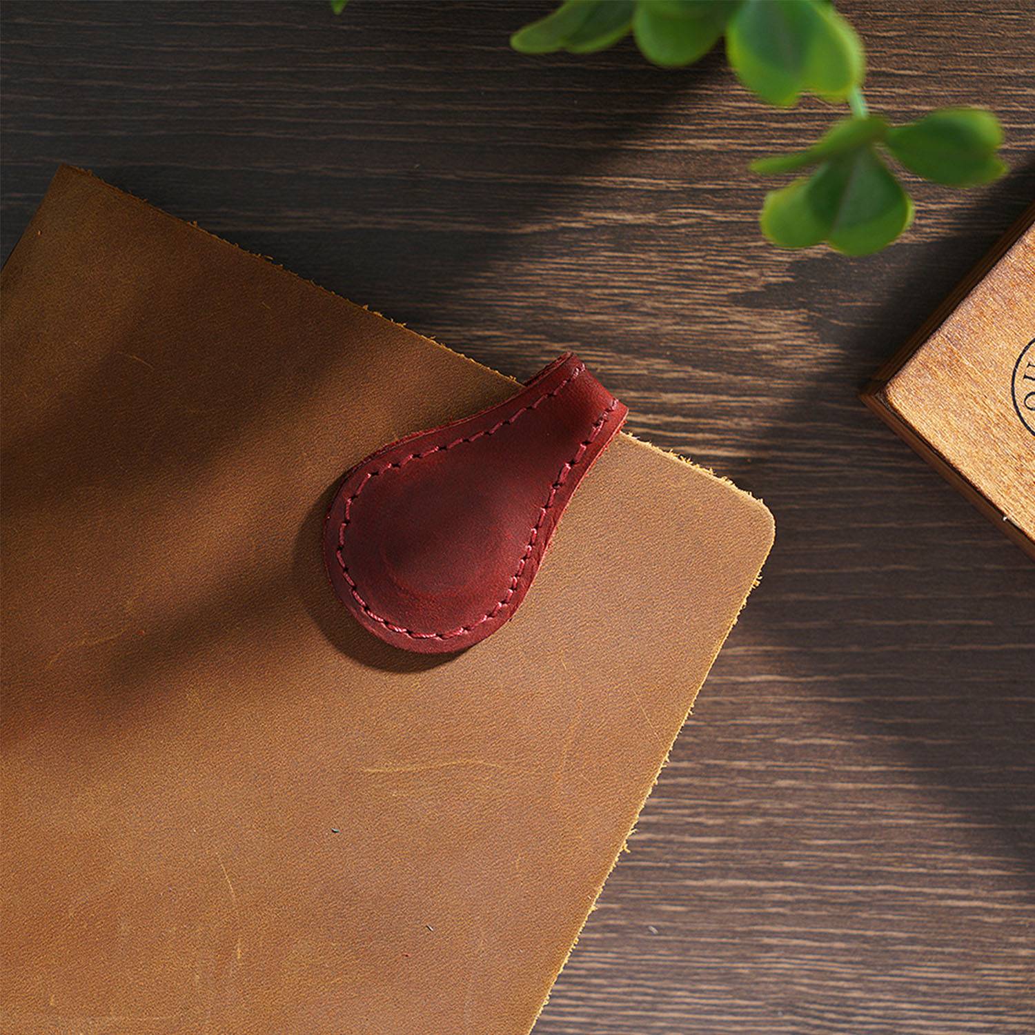 Double-sided magnetic bookmark clip 6