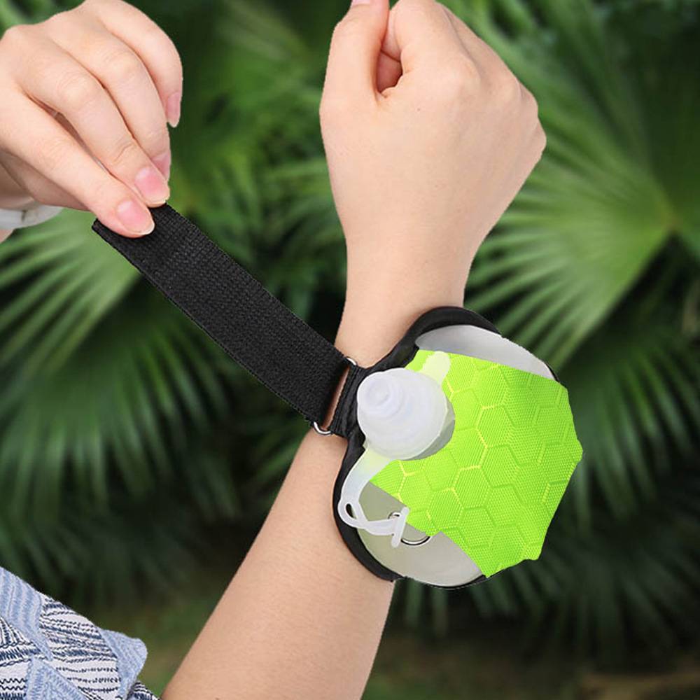 Sports Wearable Hands Free Silicone Portable Water Bottle 2
