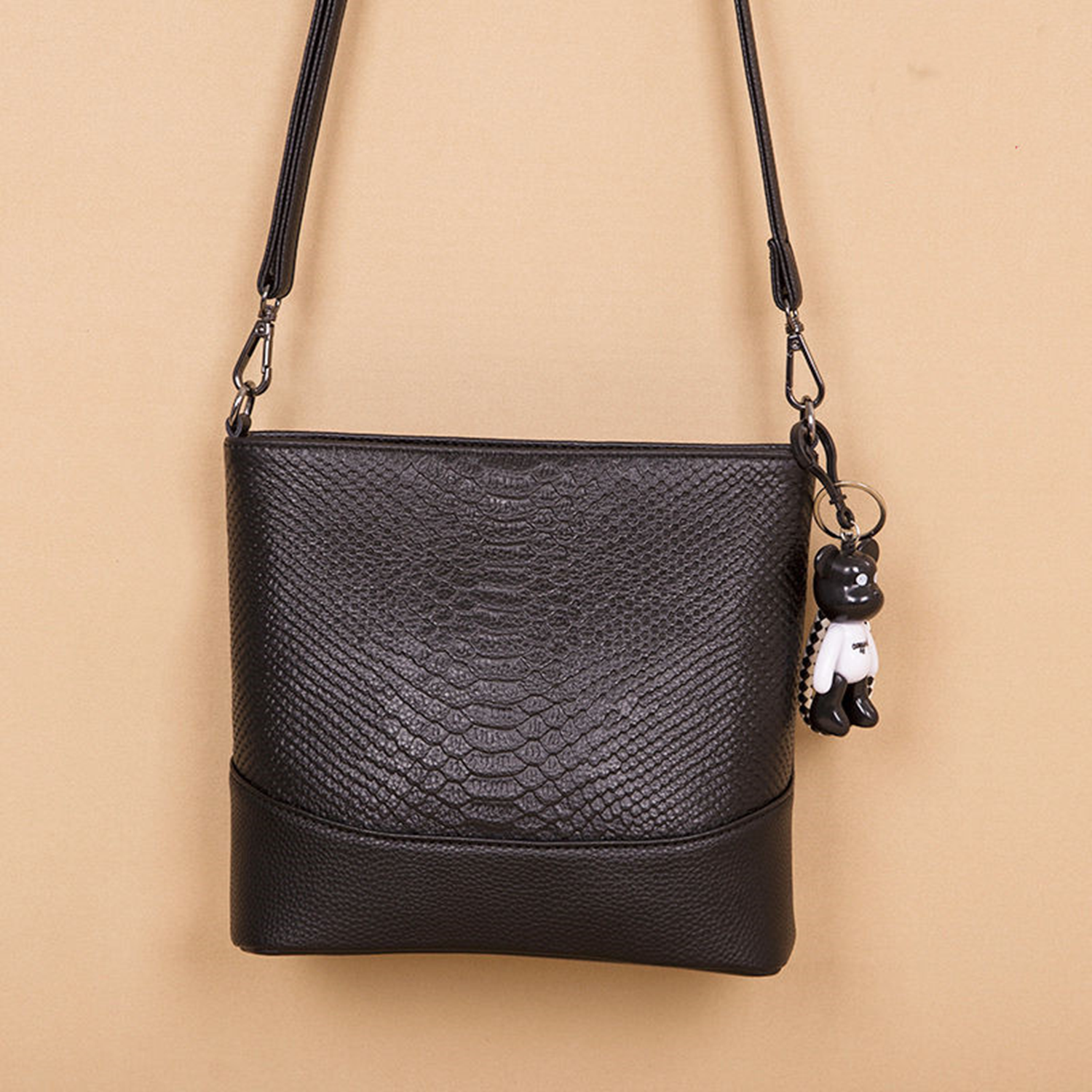 Large-Capacity Vintage Soft Pu Leather Crossbody Bag 9