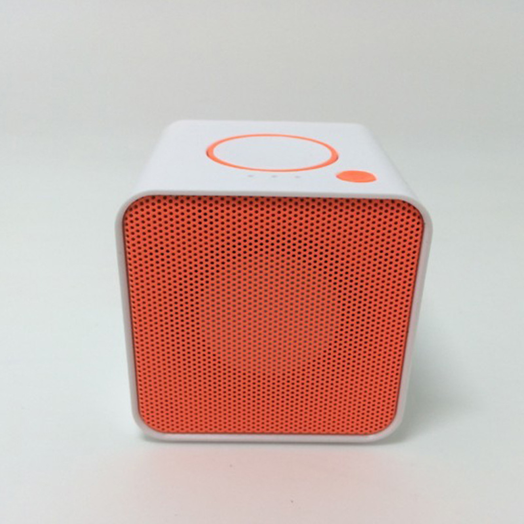 Mini Wireless Bluetooth Speaker With FM Radio 2