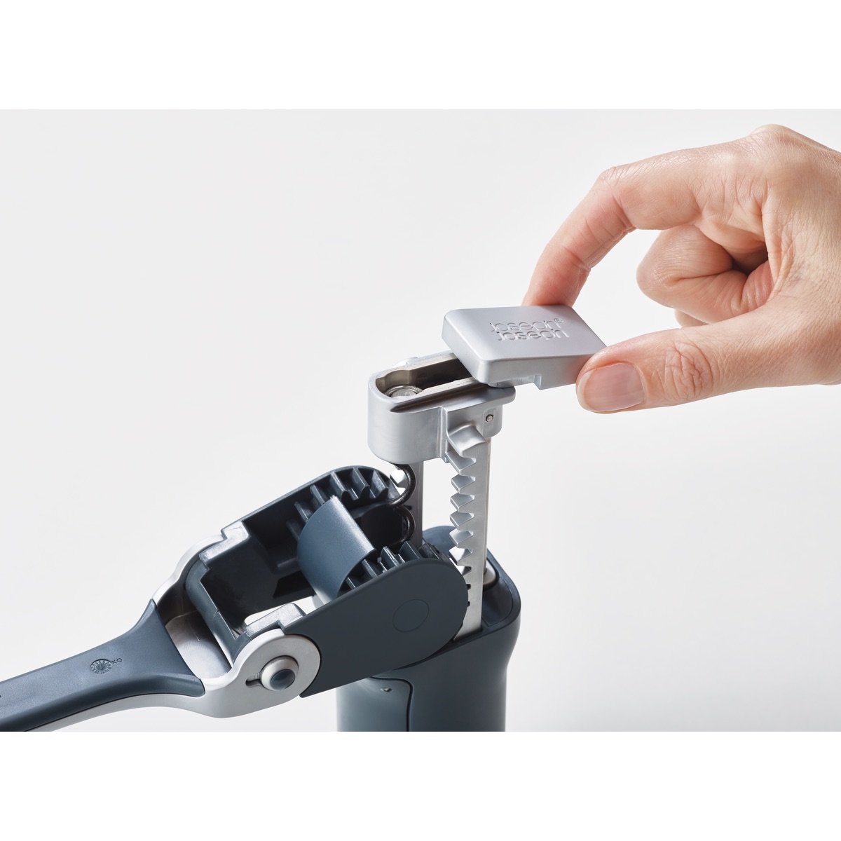 Joseph Joseph® BarWise™ Compact Lever Corkscrew 7