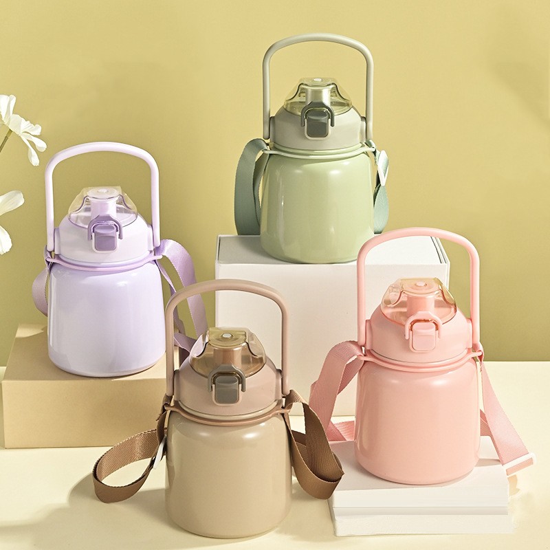 23oz Large Capacity Stainless Steel Thermos Cup with Straw 1