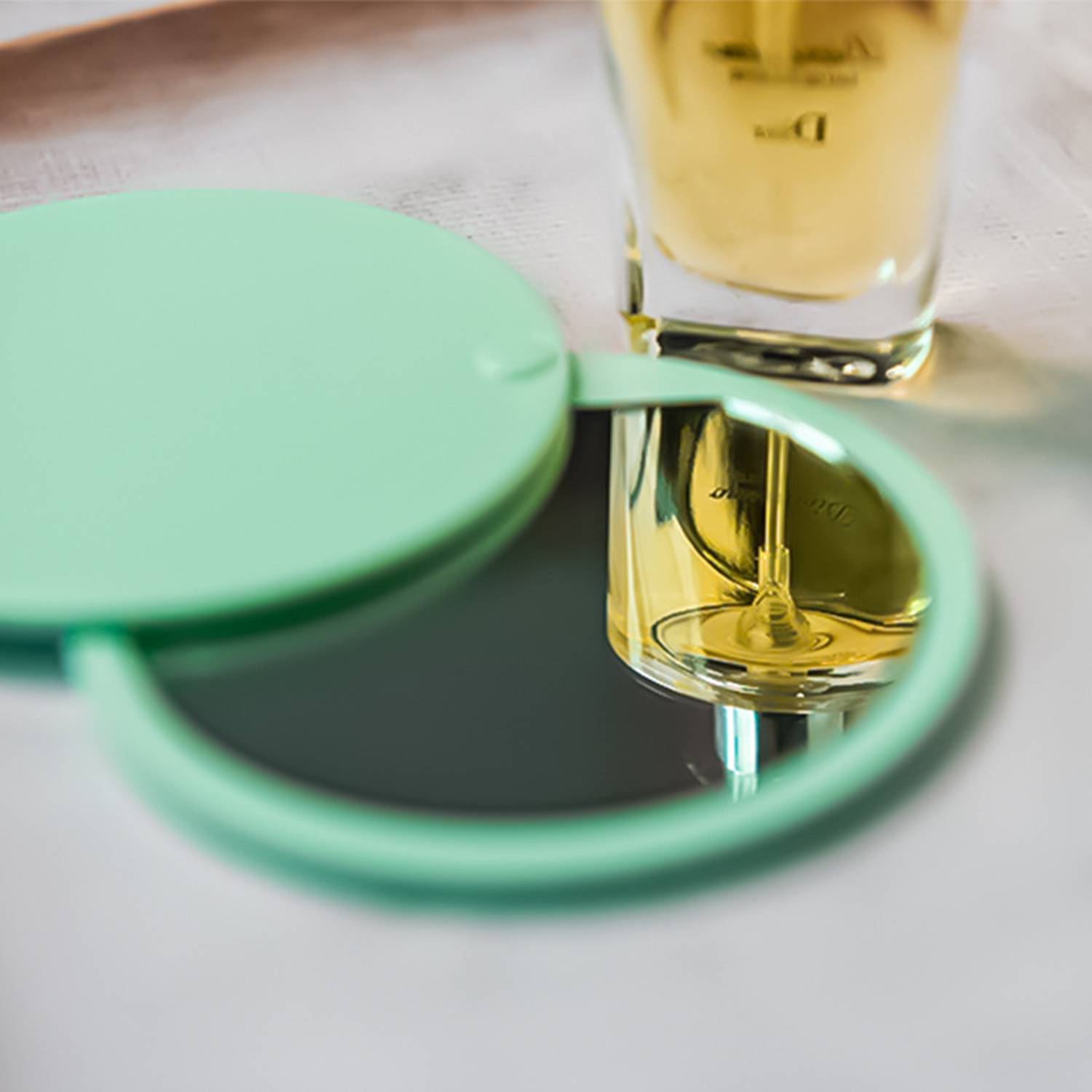Round Portable Folding Small Mirror 2
