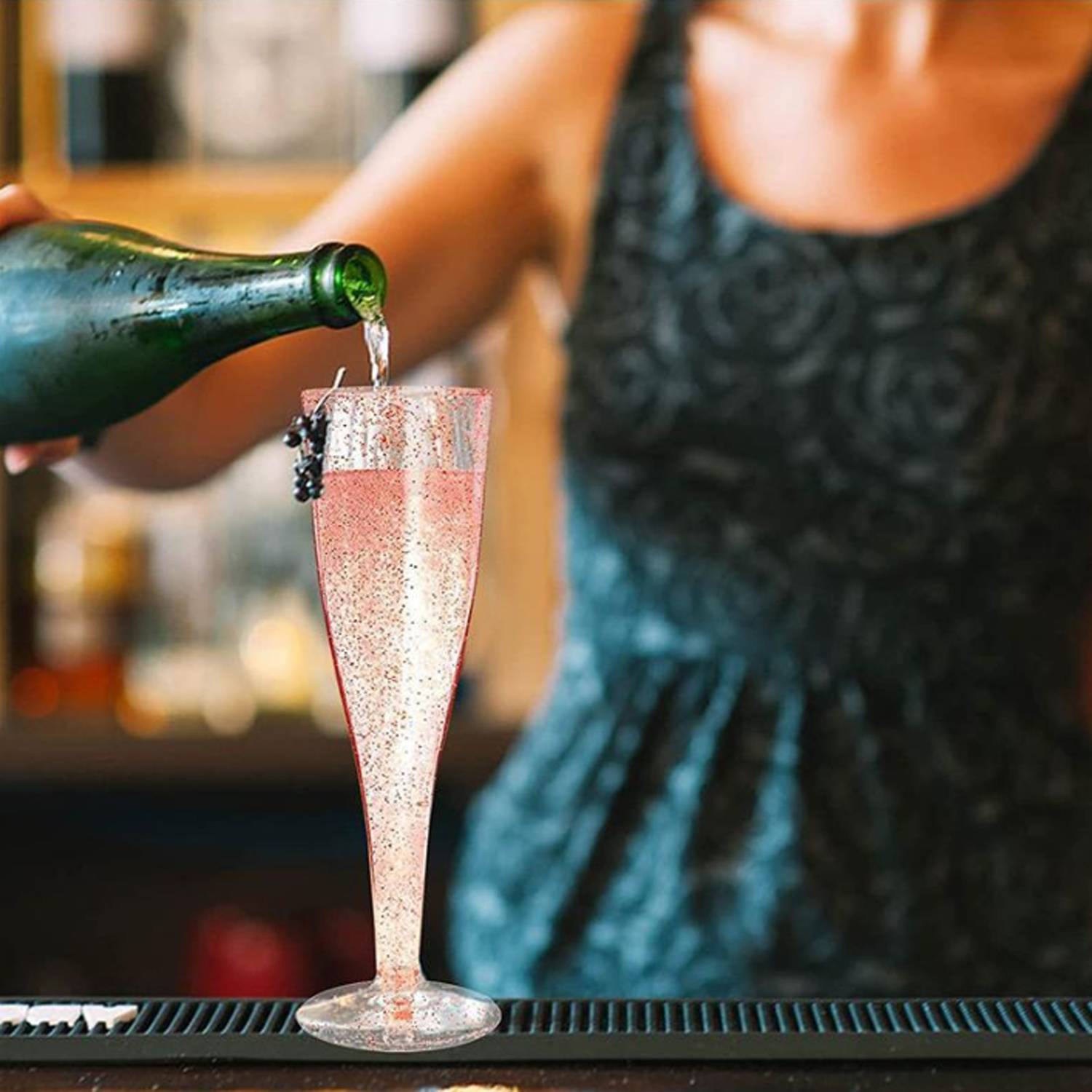 4.5oz Glitter Disposable Champagne Flutes 4