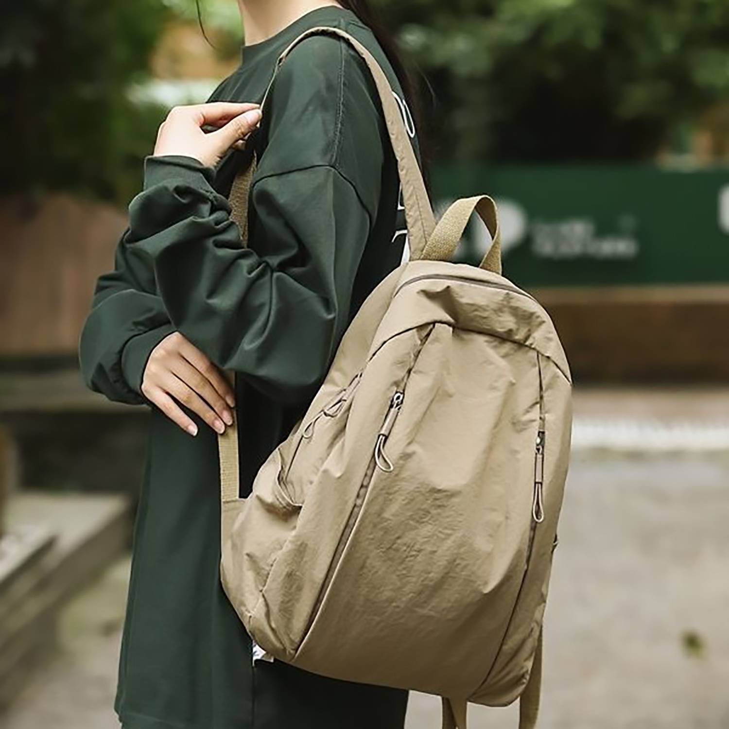 Fashionable,casual and versatile light waterproof backpack 10