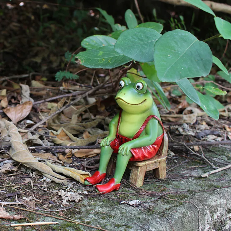 Cute Resin Frog Sculpture 3