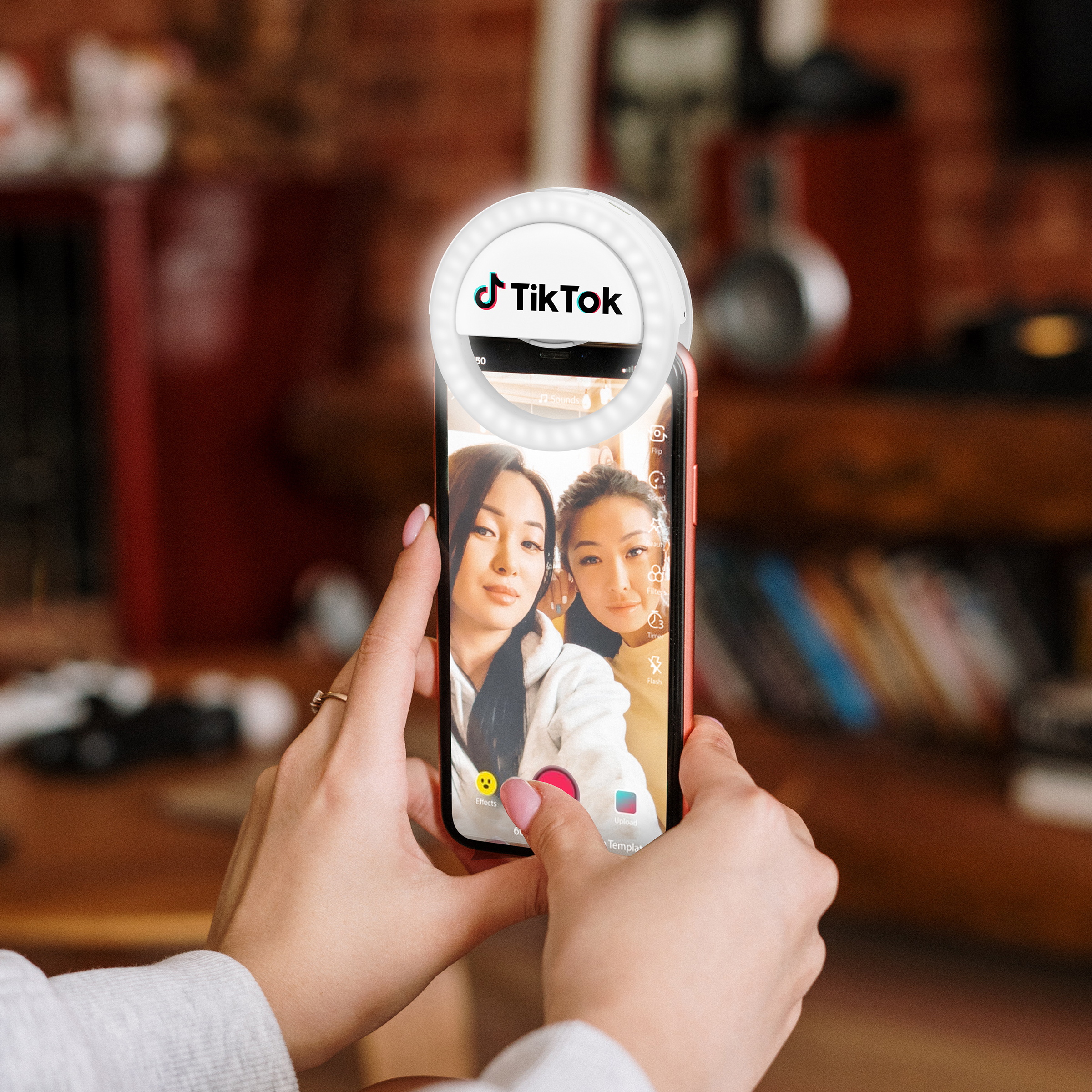 Aura: Clip-on ring light & camera cover 4