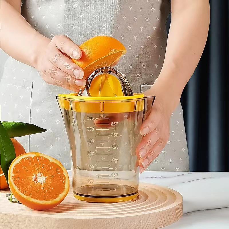 Manual Juicer Cup 4