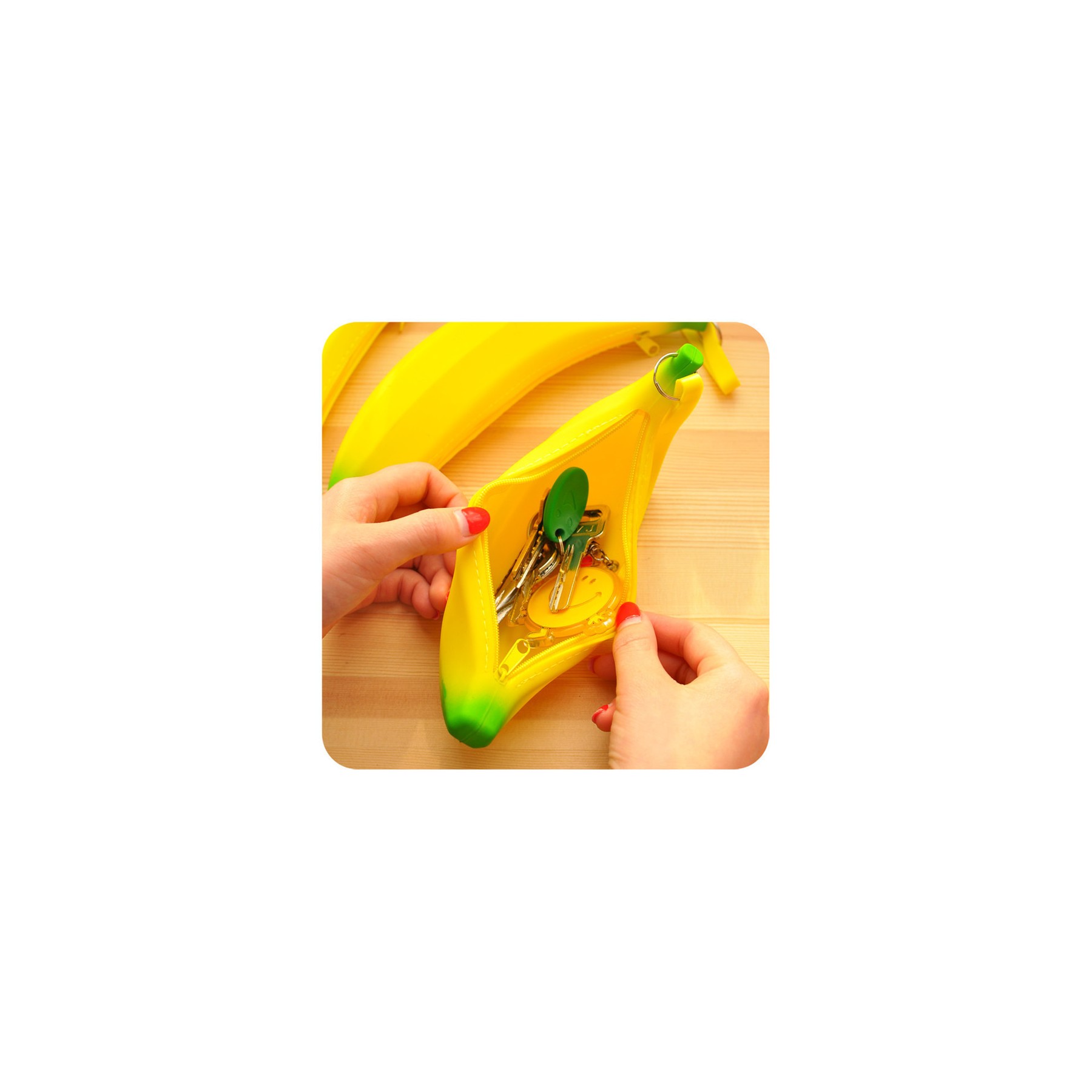 Banana-shaped Pouch 2