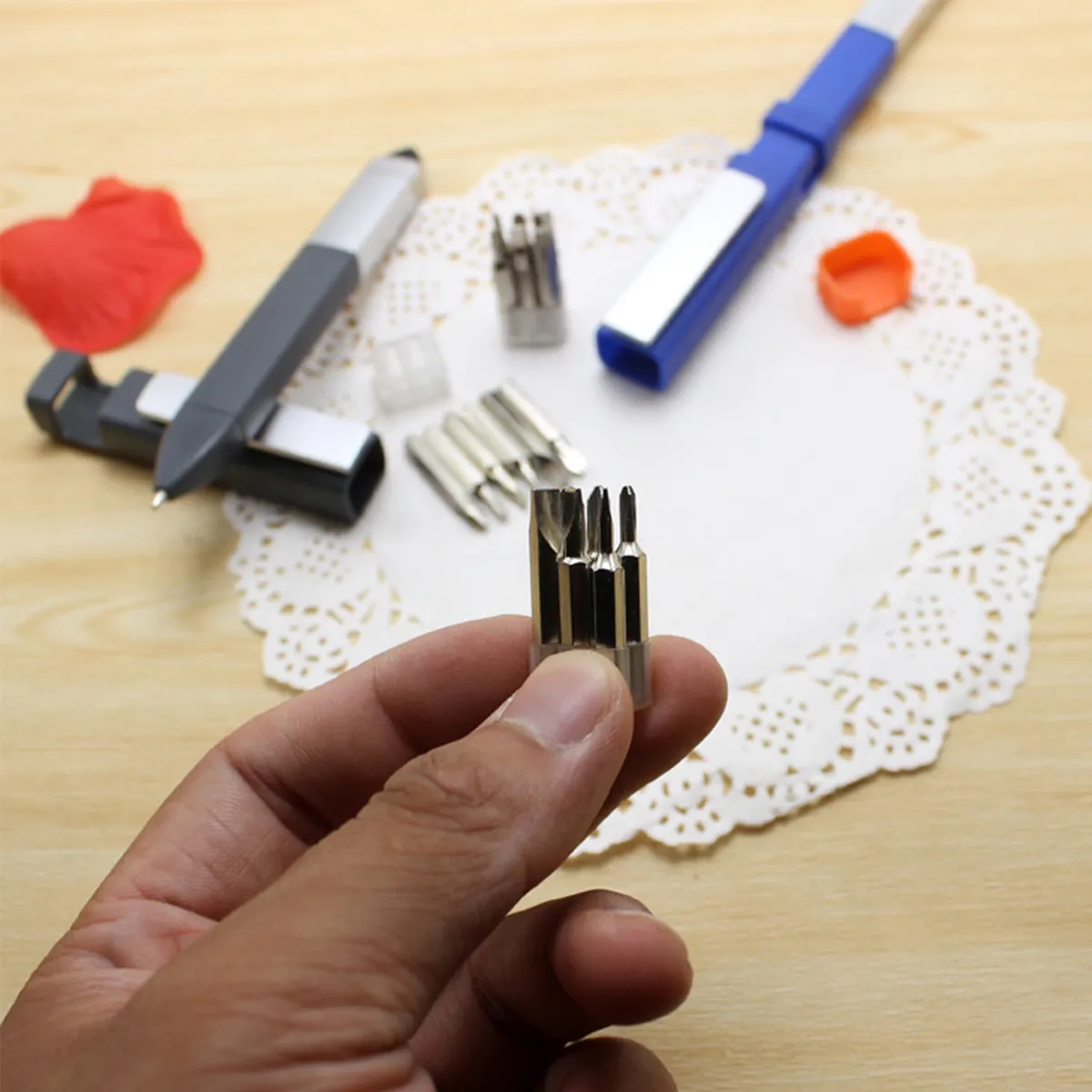 Functional tool pen with mobile phone holder and screwdriver 3