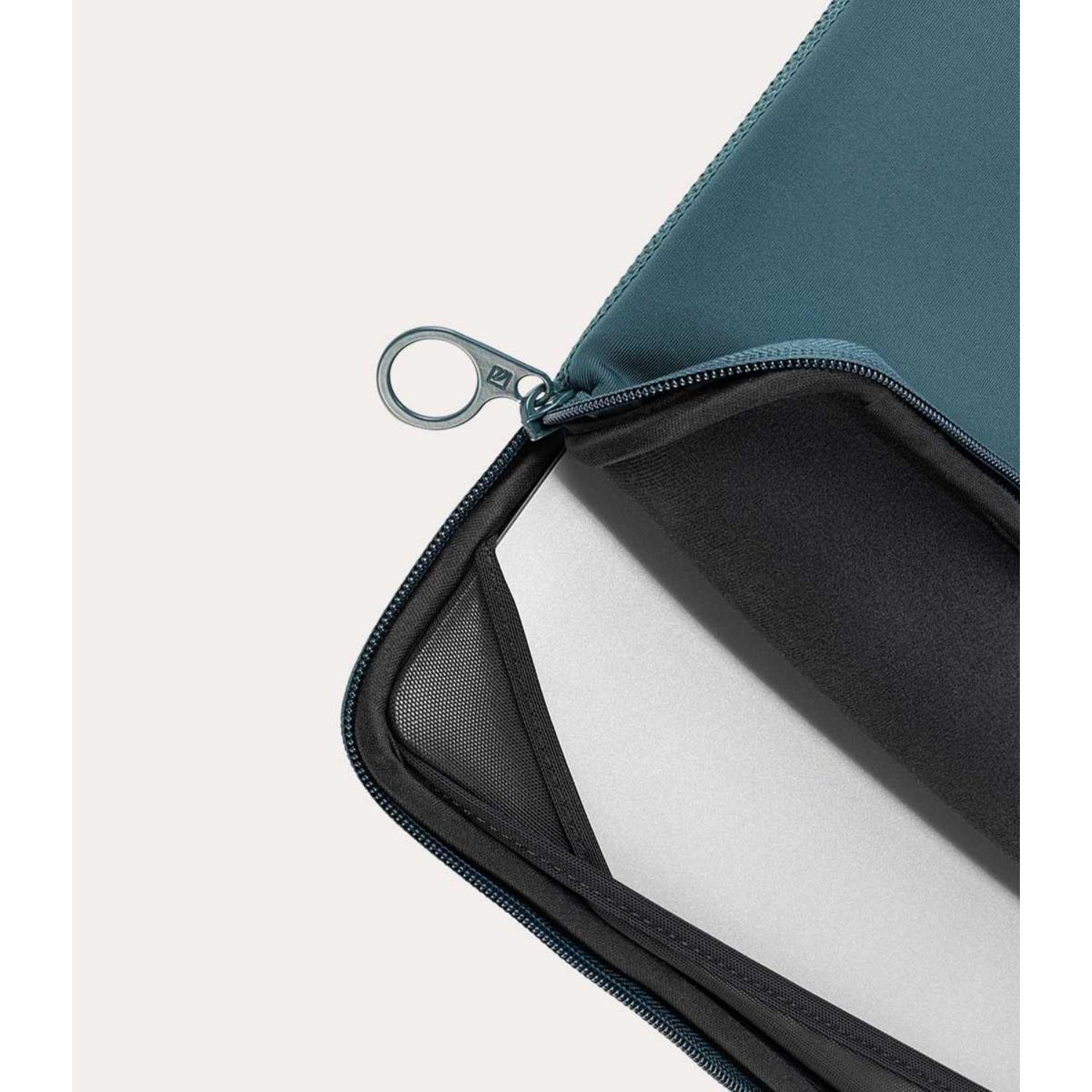 TUCANO® - Italy Anti-Slip Modern Slim Business 16" Laptop Sleeve 5