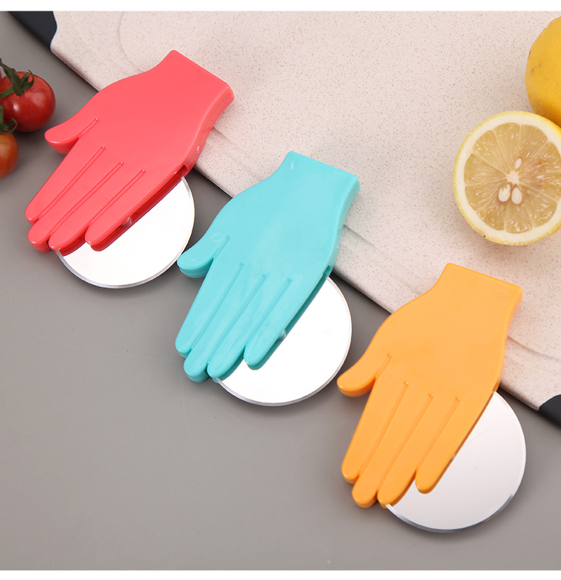 Palm Shaped Pizza Cutter 4