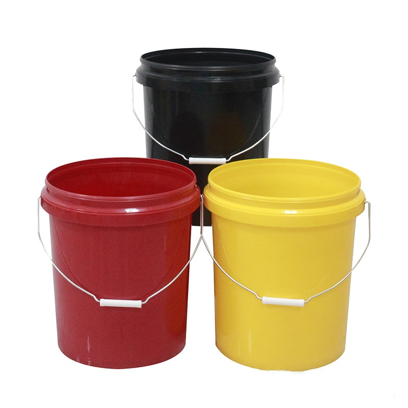 5 Gallon Bucket with Handle 1