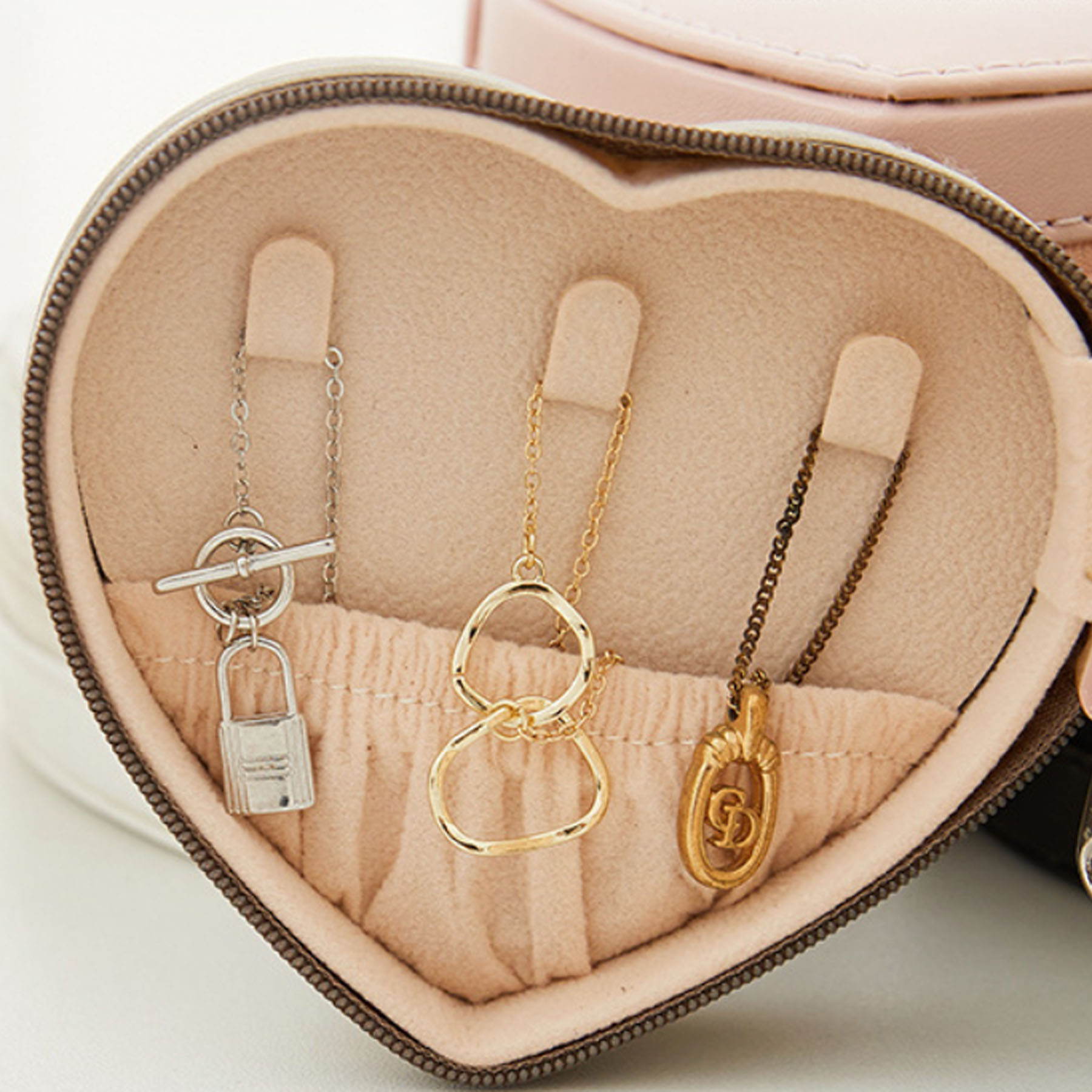 Compact Heart-Shaped Jewelry Box 2