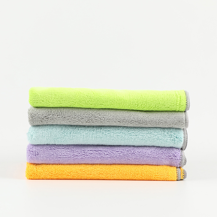Microfiber towel 15 7/10'' L x 11 4/5'' W