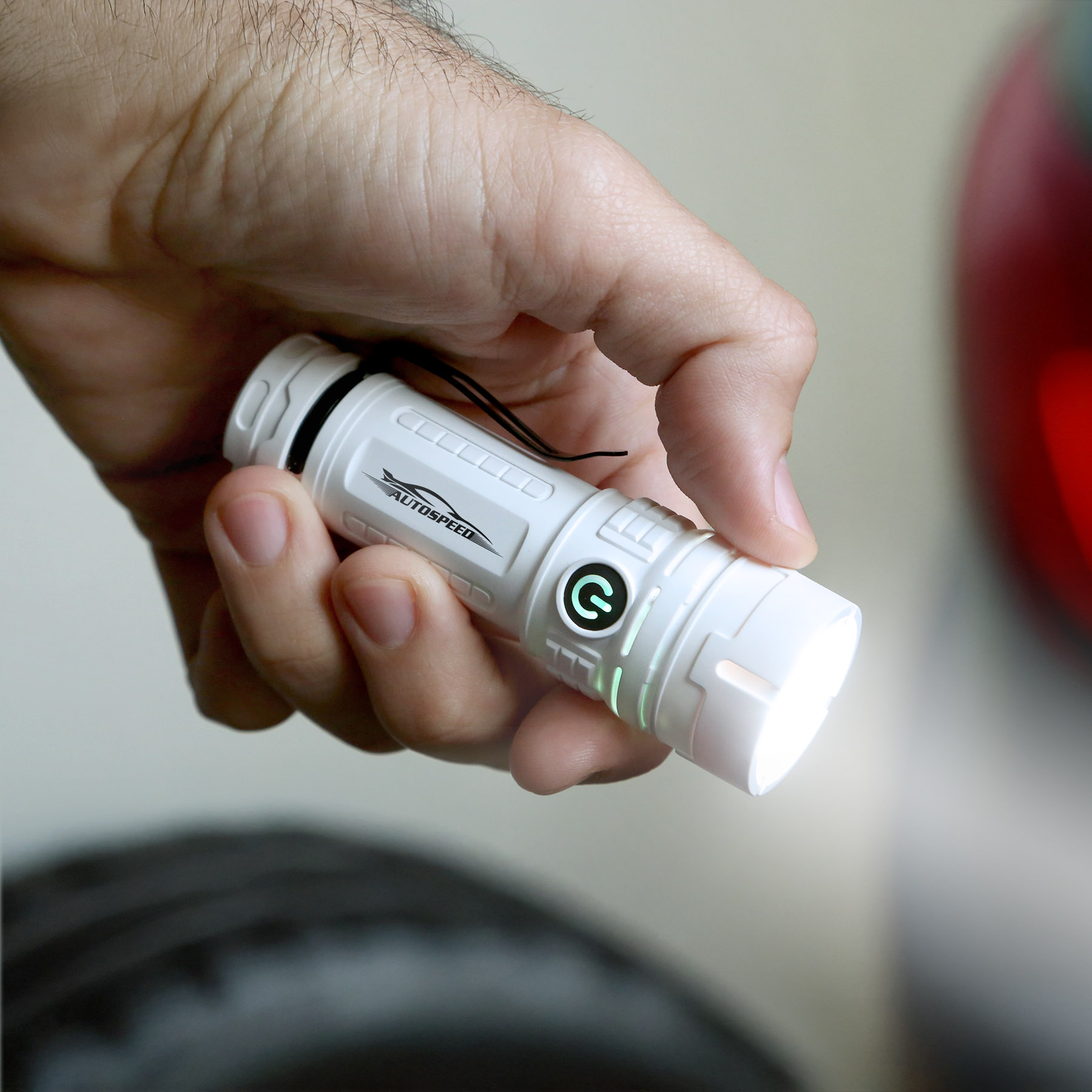 reNew Lite Rechargeable Flashlight 1