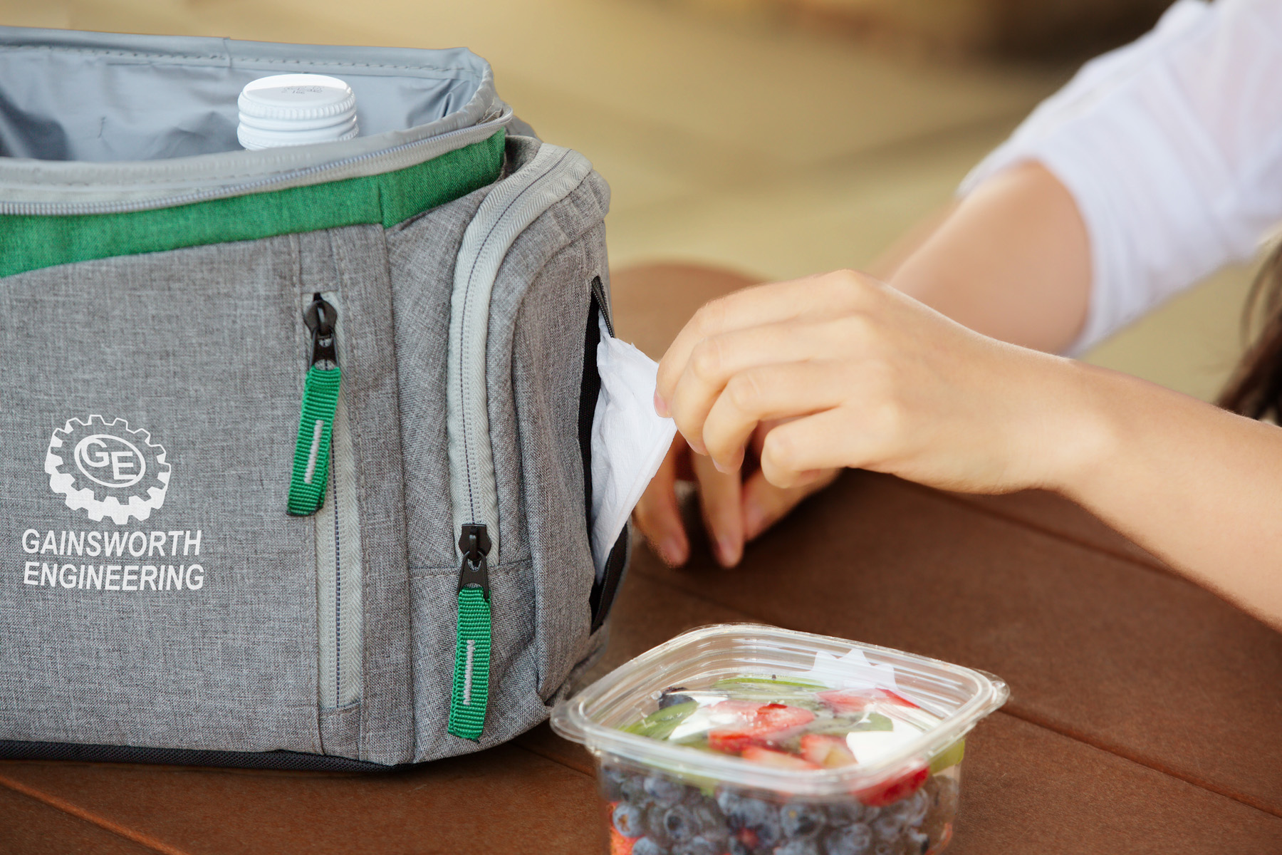 Summit Insulated Cooler Bag with Napkin Dispenser 24