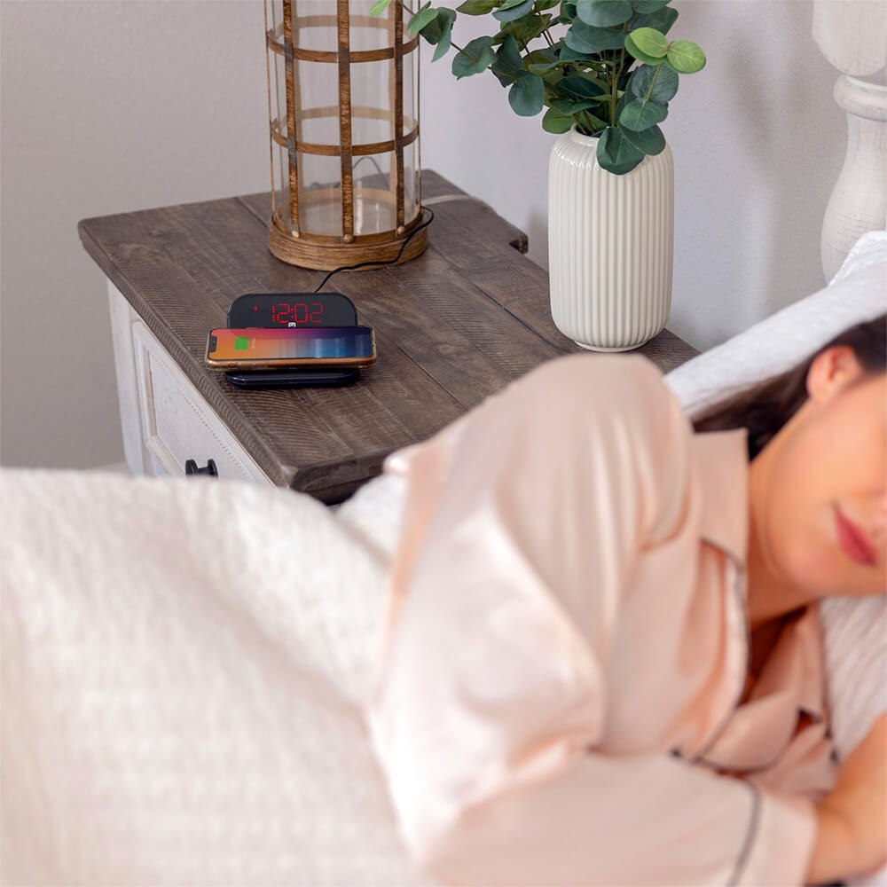 Alarm Clock With Qi Wireless Charger