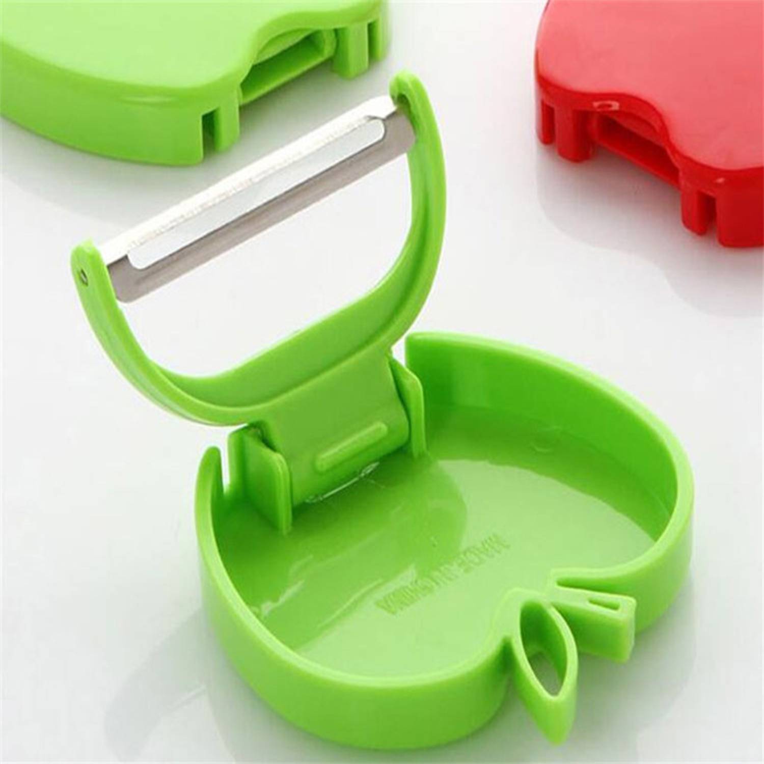 Folding Apple Peeler 1