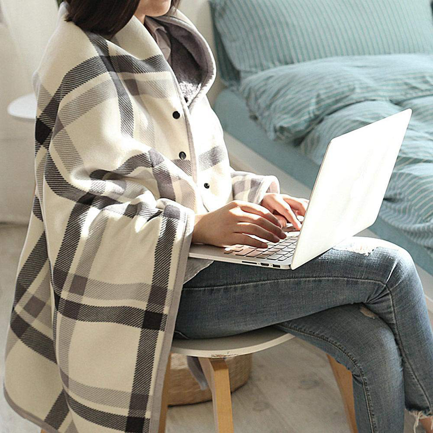 Wearable Sherpa Fleece Poncho Blanket 4