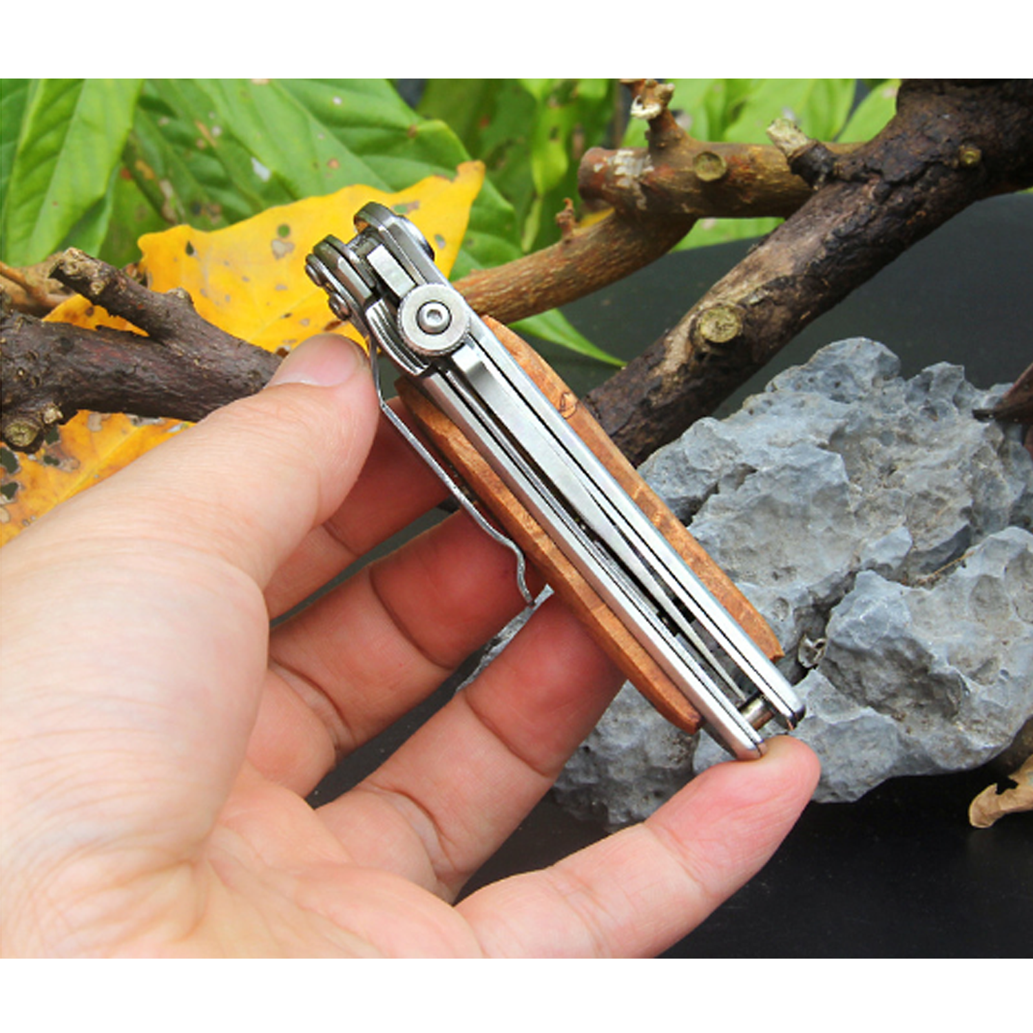 Folding Knife High Hardness Protection Camping Trip 3