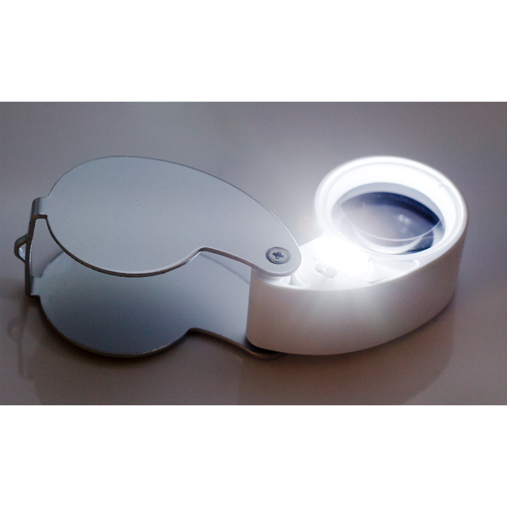 Illuminated Loupe 3
