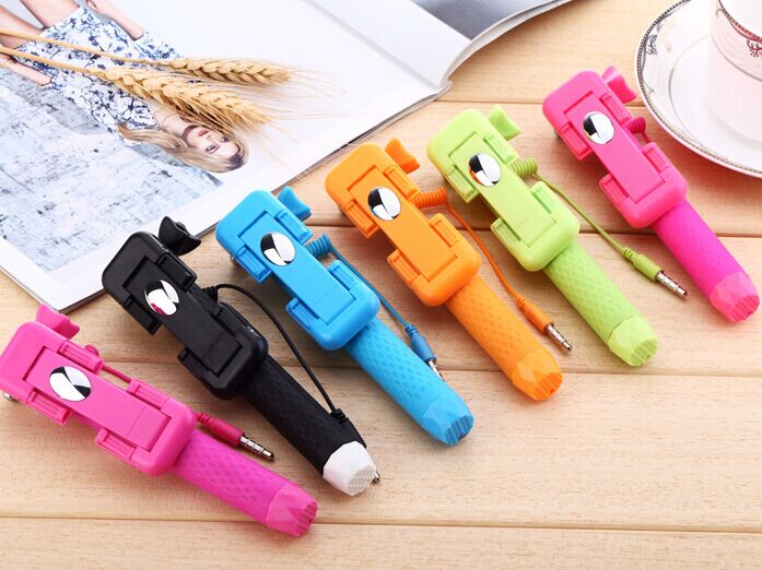 Telescopic Wired Selfie Stick 3
