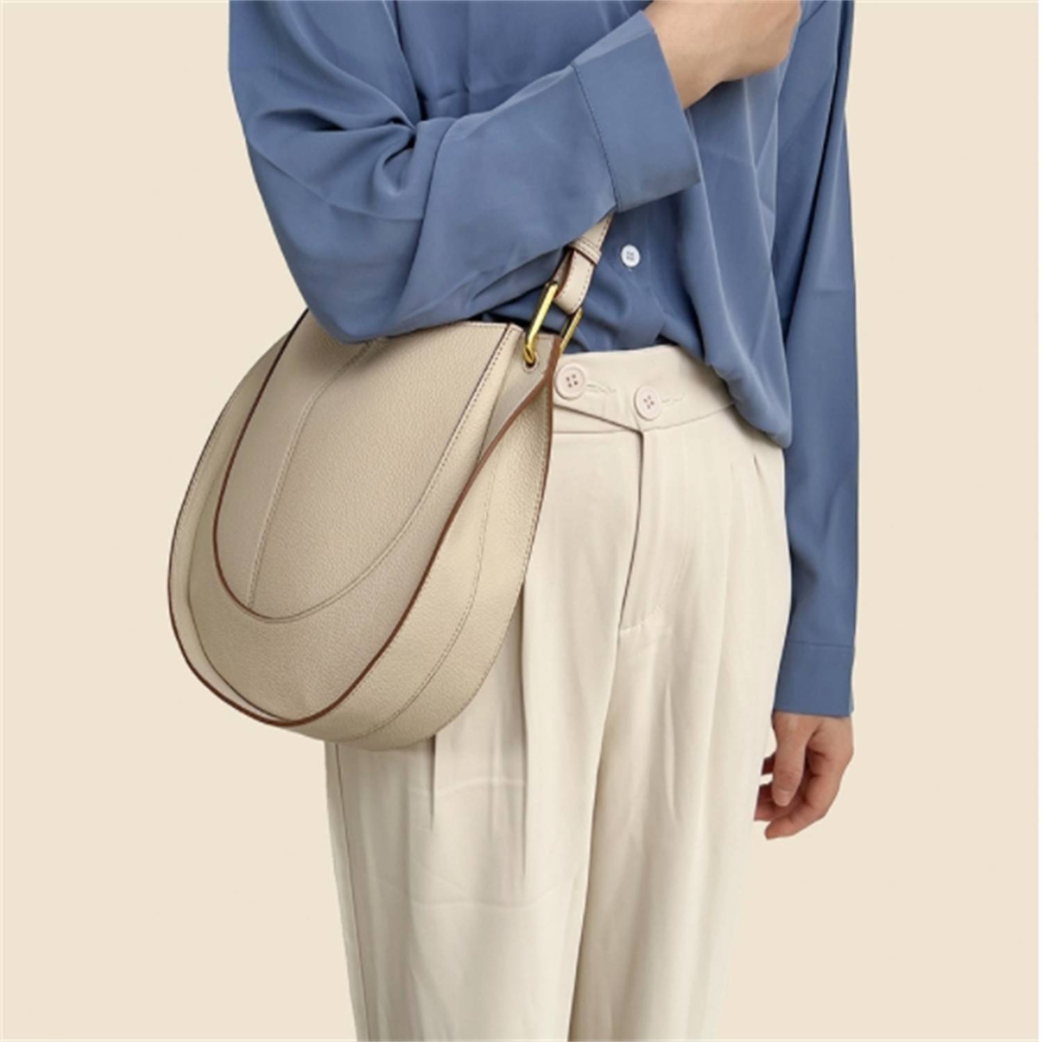 Genuine Leather Large Capacity Saddle Tote Bag 5