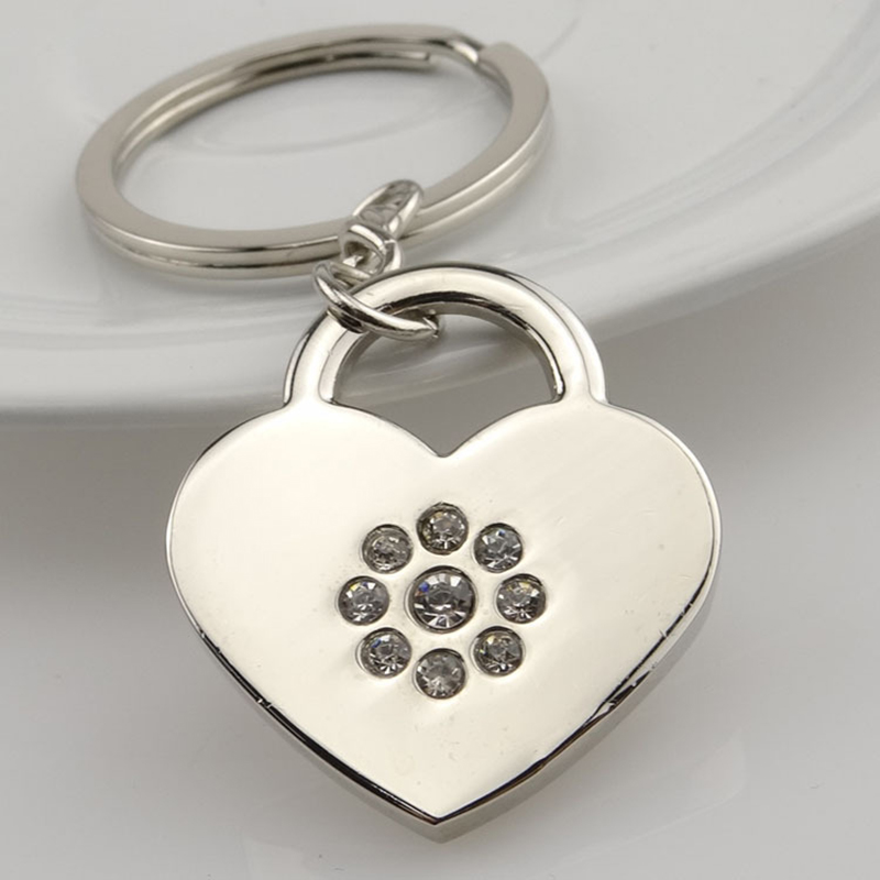 Diamond-Studded Heart Shape Metal Keychain 4