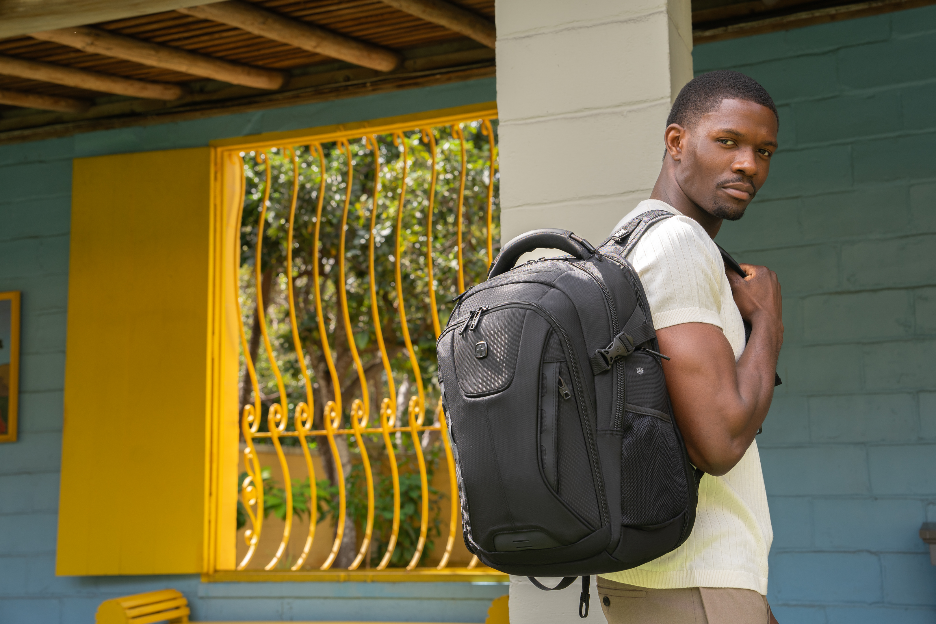 SWISSGEAR 5358 Travel Tech Elite USB ScanSmart Laptop Backpack 9