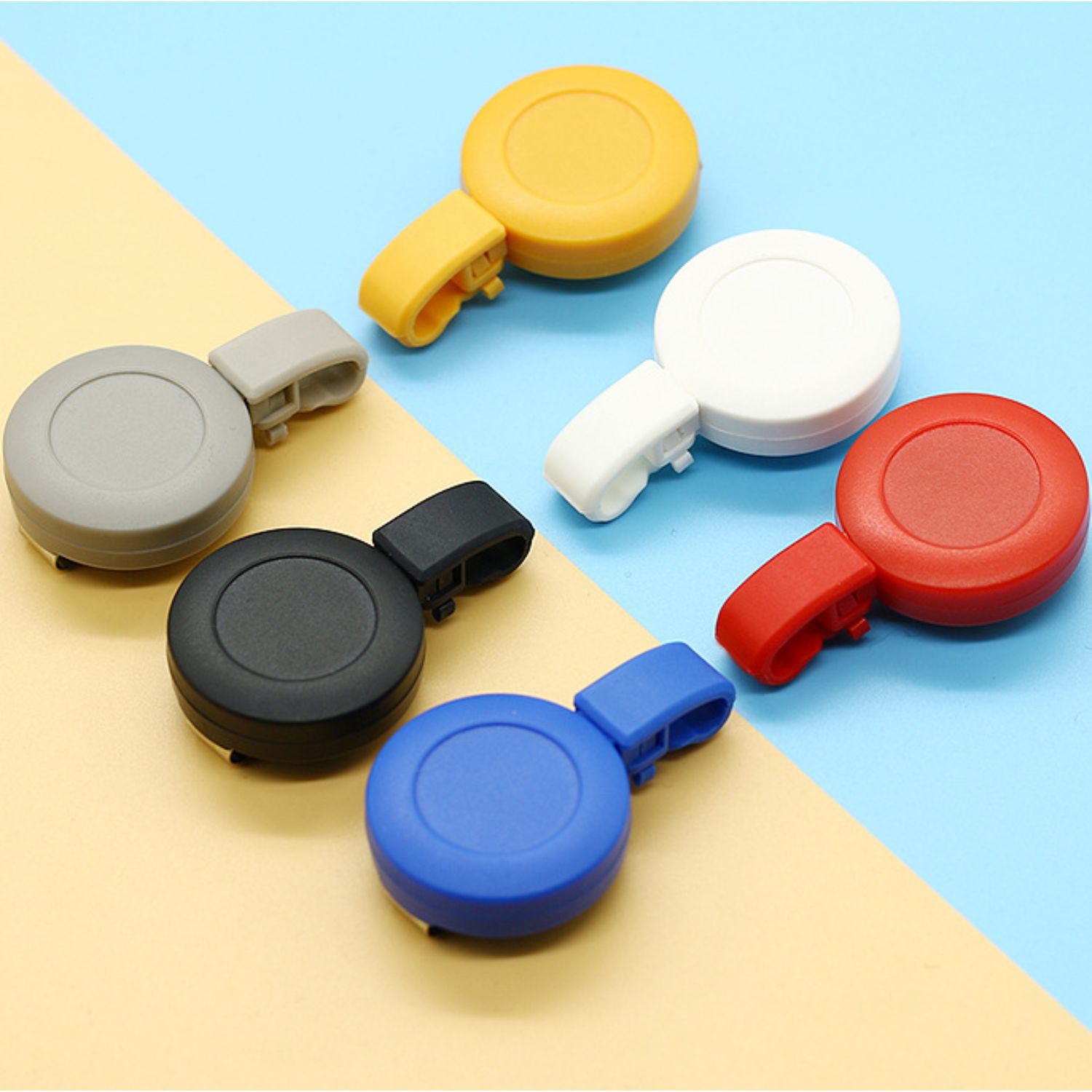 Retractable Round Badge Reel Holder w/ Plastic Foldable clip 3