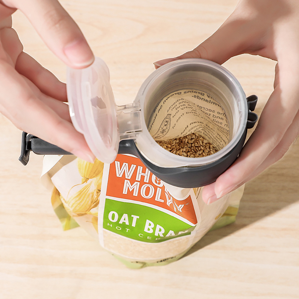 Sealing clip with cover for easy access 3
