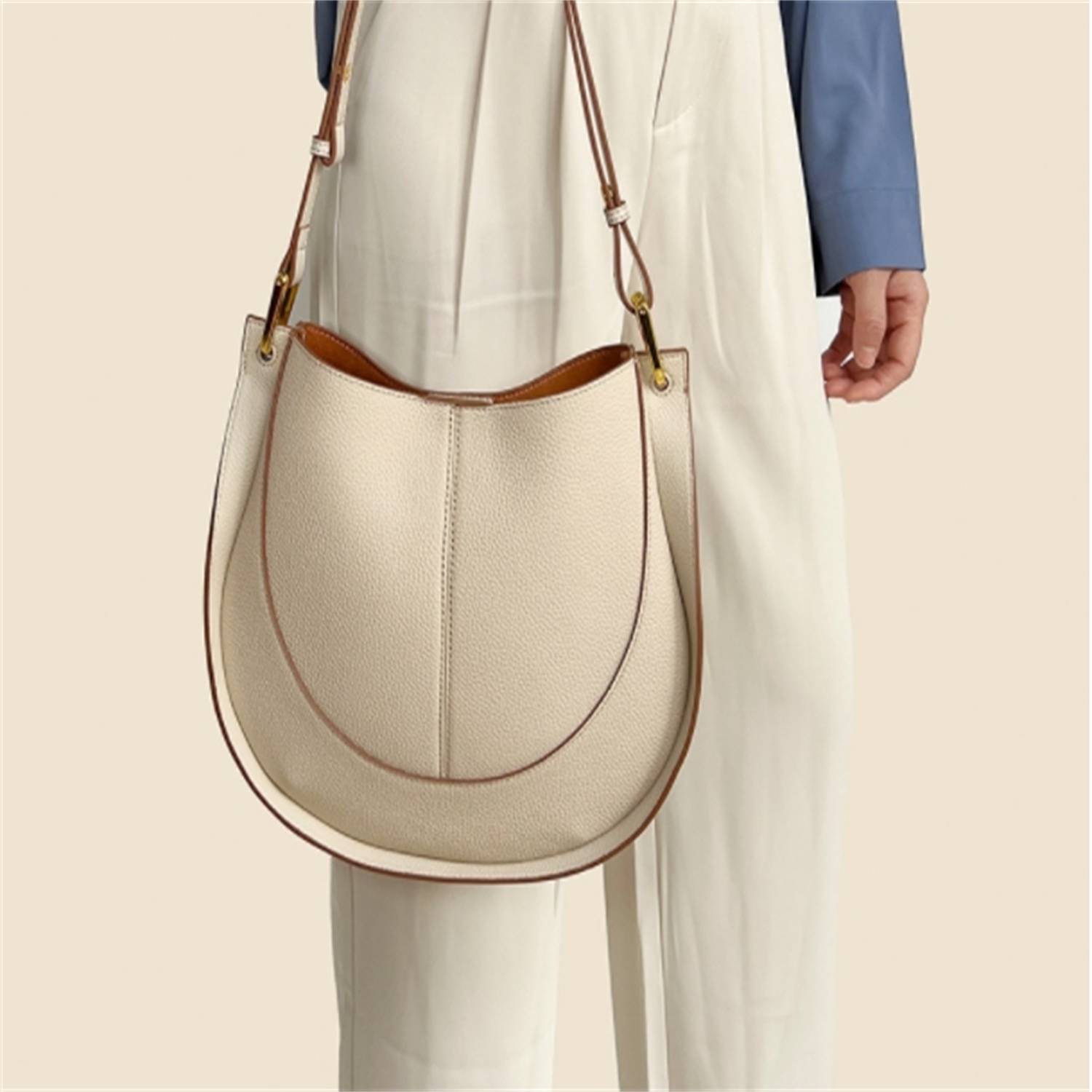 Genuine Leather Large Capacity Saddle Tote Bag 2