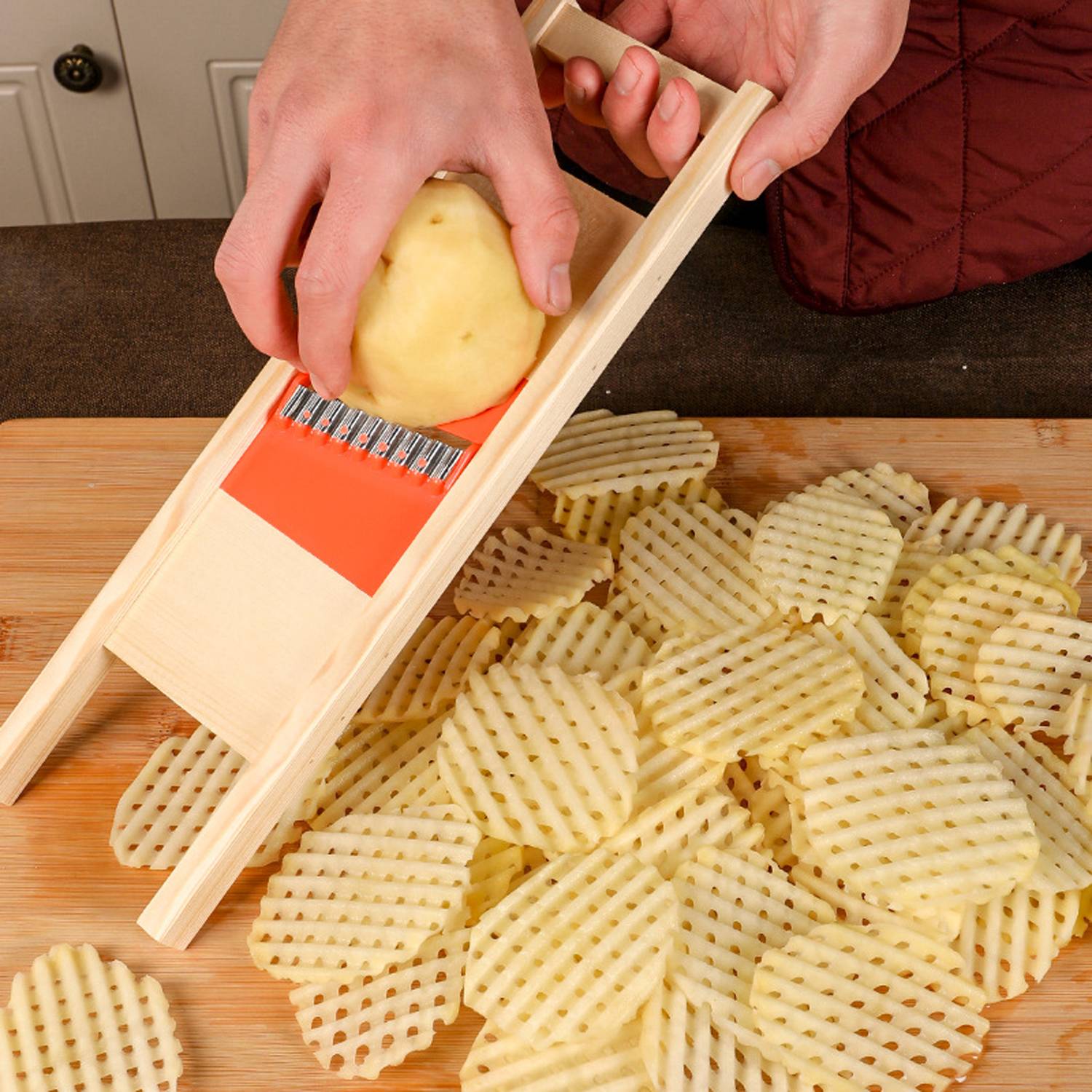 Handheld Kitchen Solid Wood Potato Grid Slicer 4