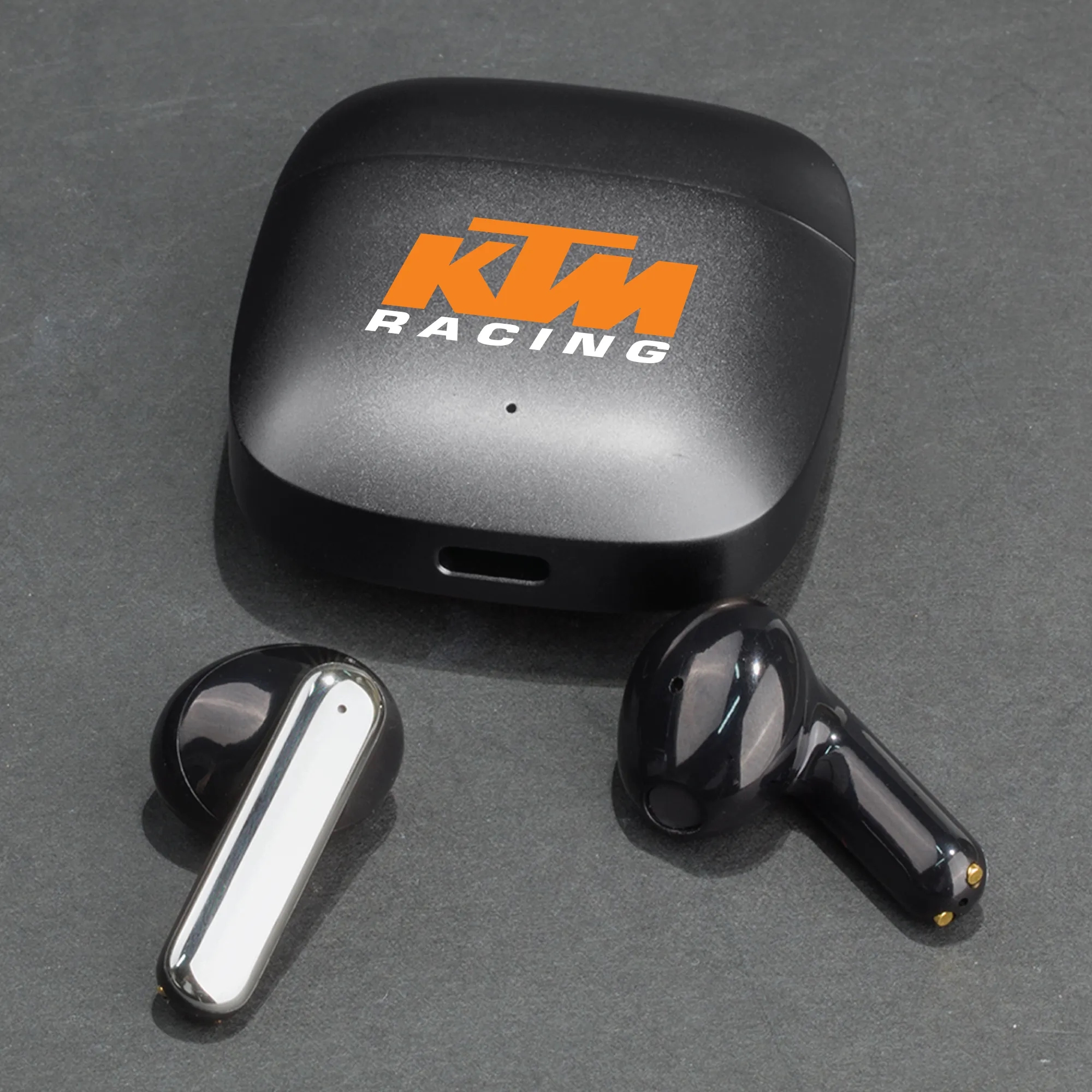 Lloyd Black Metal Wireless Earbuds 6