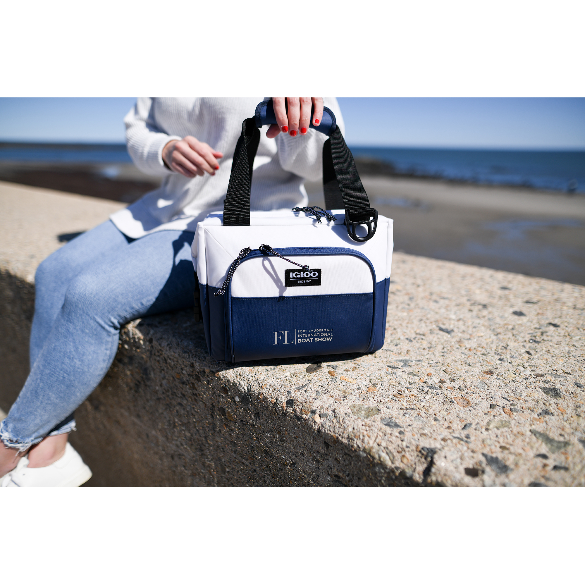 Igloo® Seadrift™ Snap Down 12 Can Cooler 3