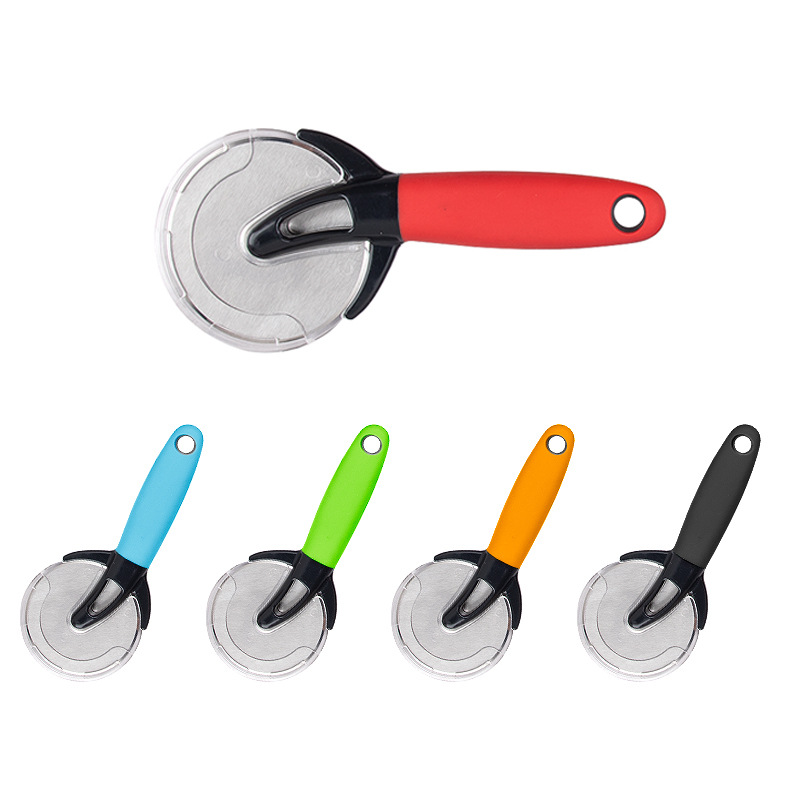 Kitchen Pizza Cutter with Handle and Blade Guard 3