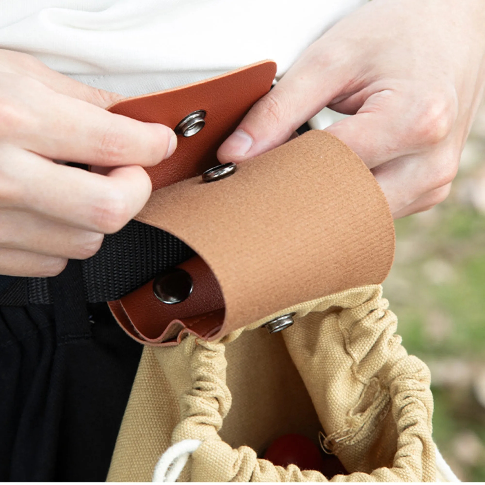 Outdoor Foraging Waist Bags Fruit Picking Drawstring Pouche 2