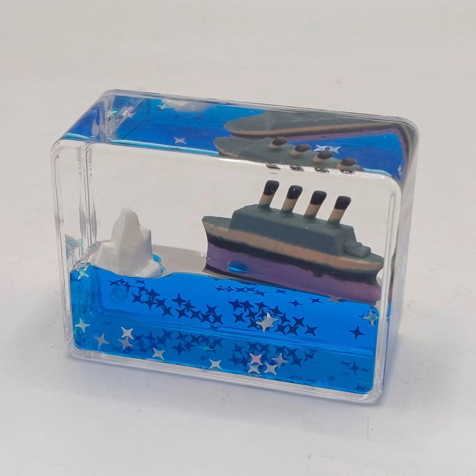 Cruise Ship Fluid Small Ornaments 18