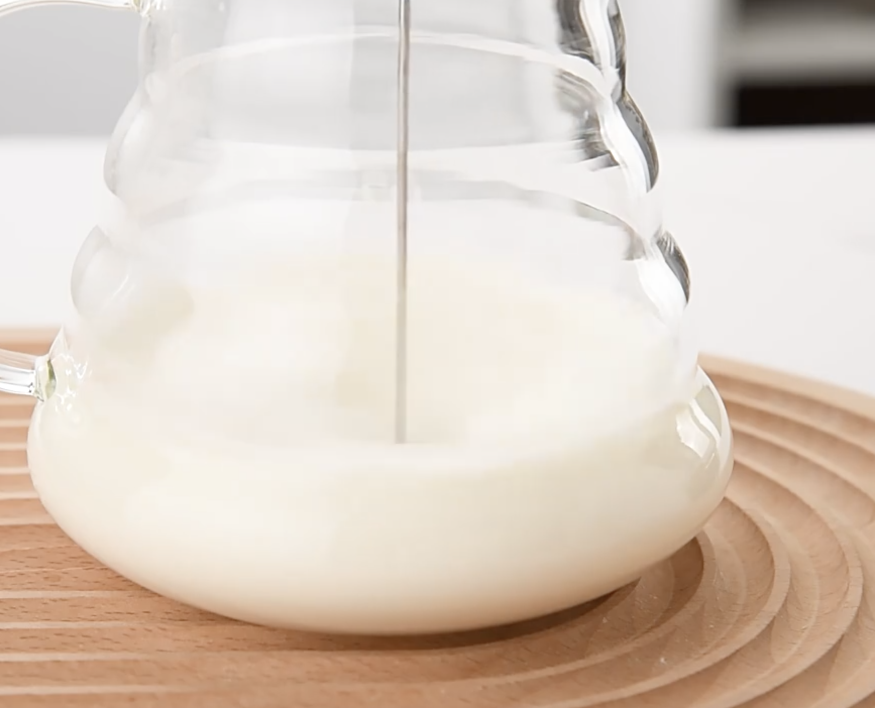 Ultra Fast Handheld Drink Mixer with Stand 9